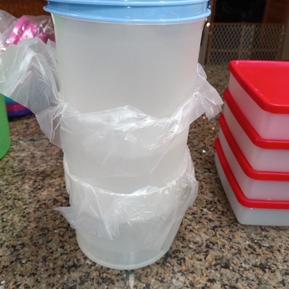 Tupperware - Picture 6 of 9